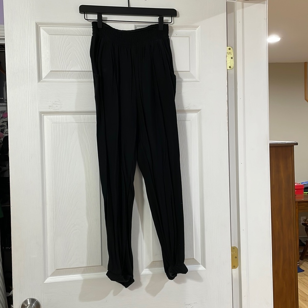 AE Flowy Joggers